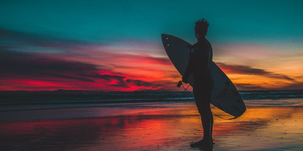 Night Surfing in Mentawai_ Thrills Under the Moonlit Waves (Featured Image)